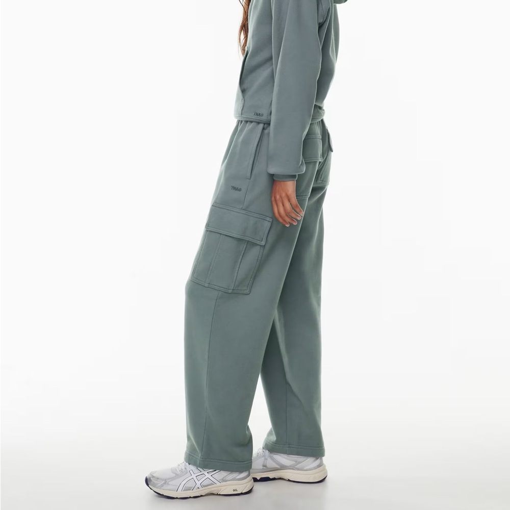 Aritzia Cargo Sweatpants Mega Fit Sweatfleece Cozy Fleece Size Medium